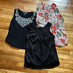Bundle of Three 3 Assorted Women’s Sleeveless Blouses Size Medium
